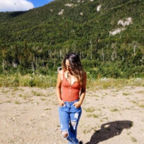 Meet your Posher, Caroline - Picture 1 of 1